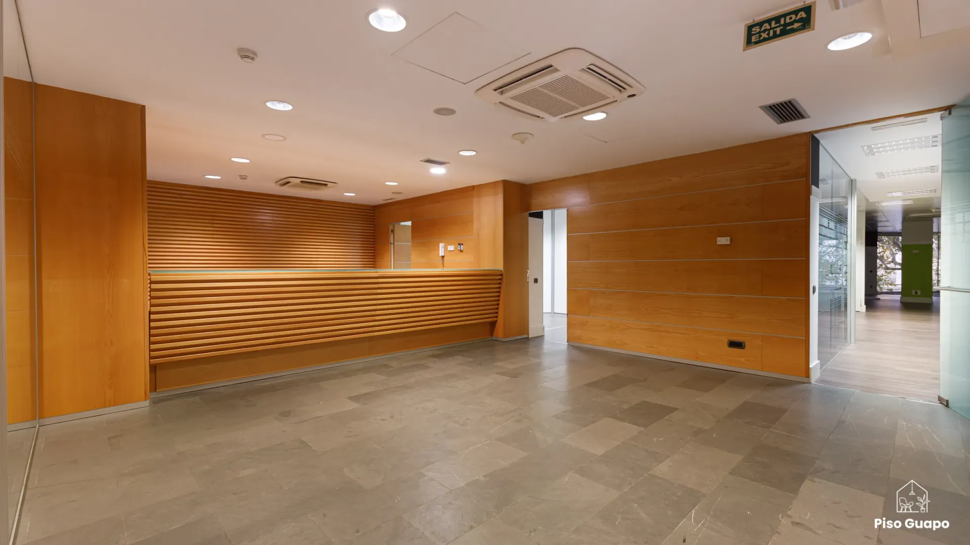Fotografía inmobiliaria de local comercial en Barcelona