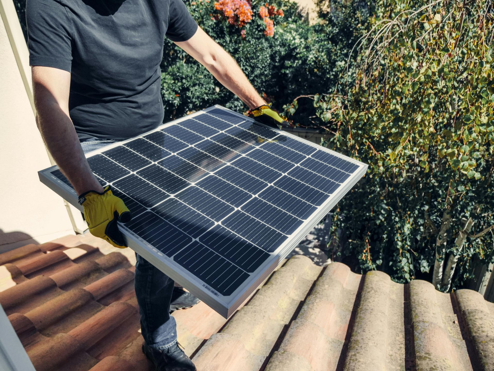 Merrimack Solar consultant explaining demand response programs to homeowners