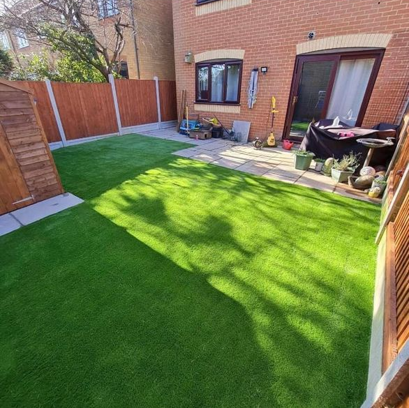 Fantastic looking artificial grass lawn by DSB Grass, Sudbury Suffolk.
