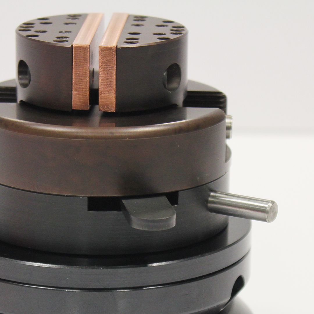 Closeup of adjustment levers on the A450 vise