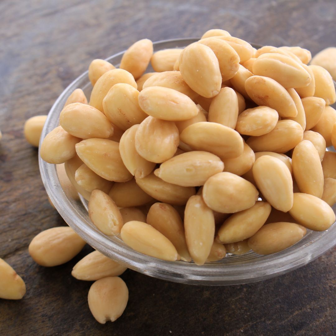 Natural almonds