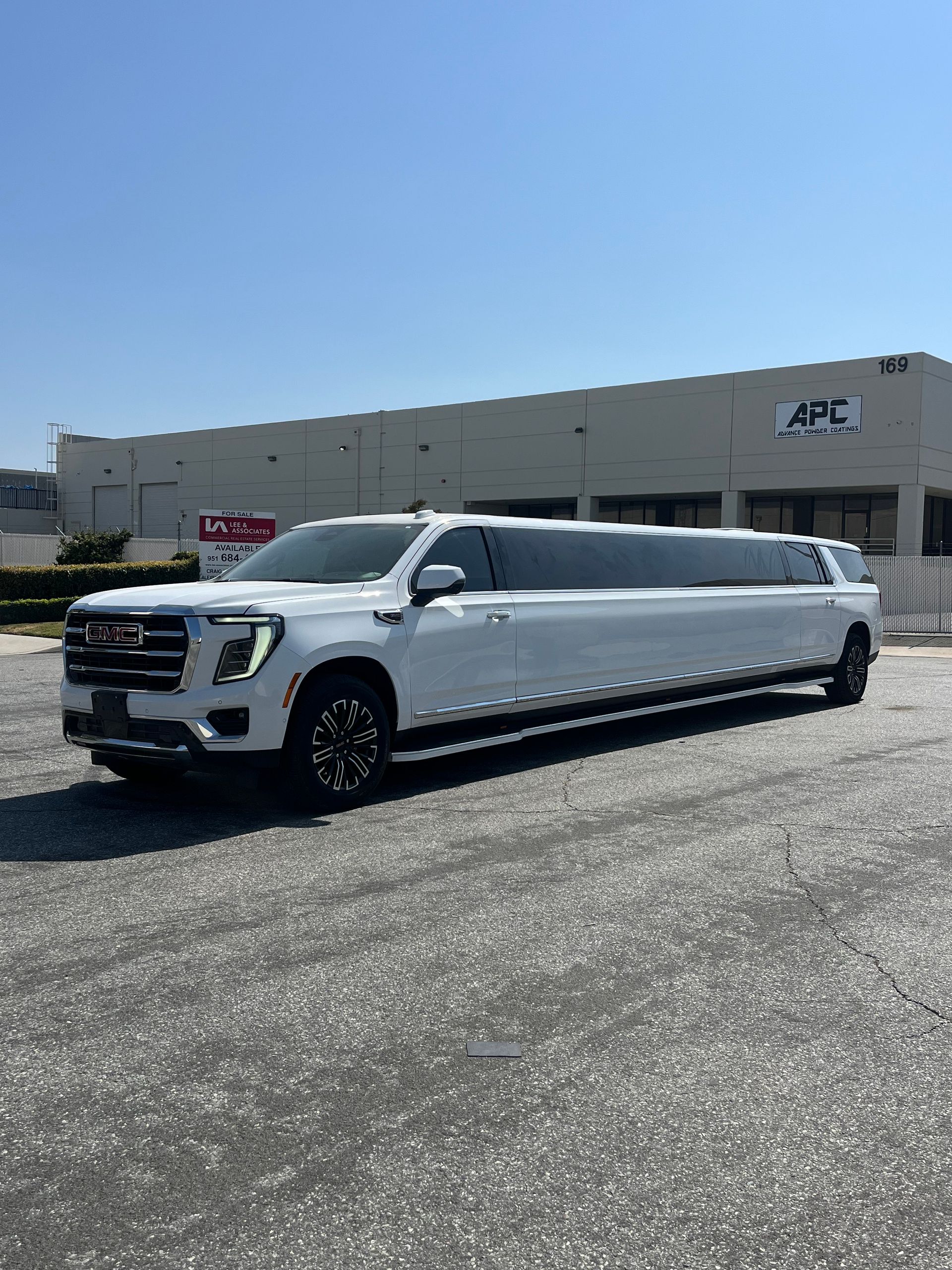 2025 GMC Yukon Stretch Limo - RPD Limo