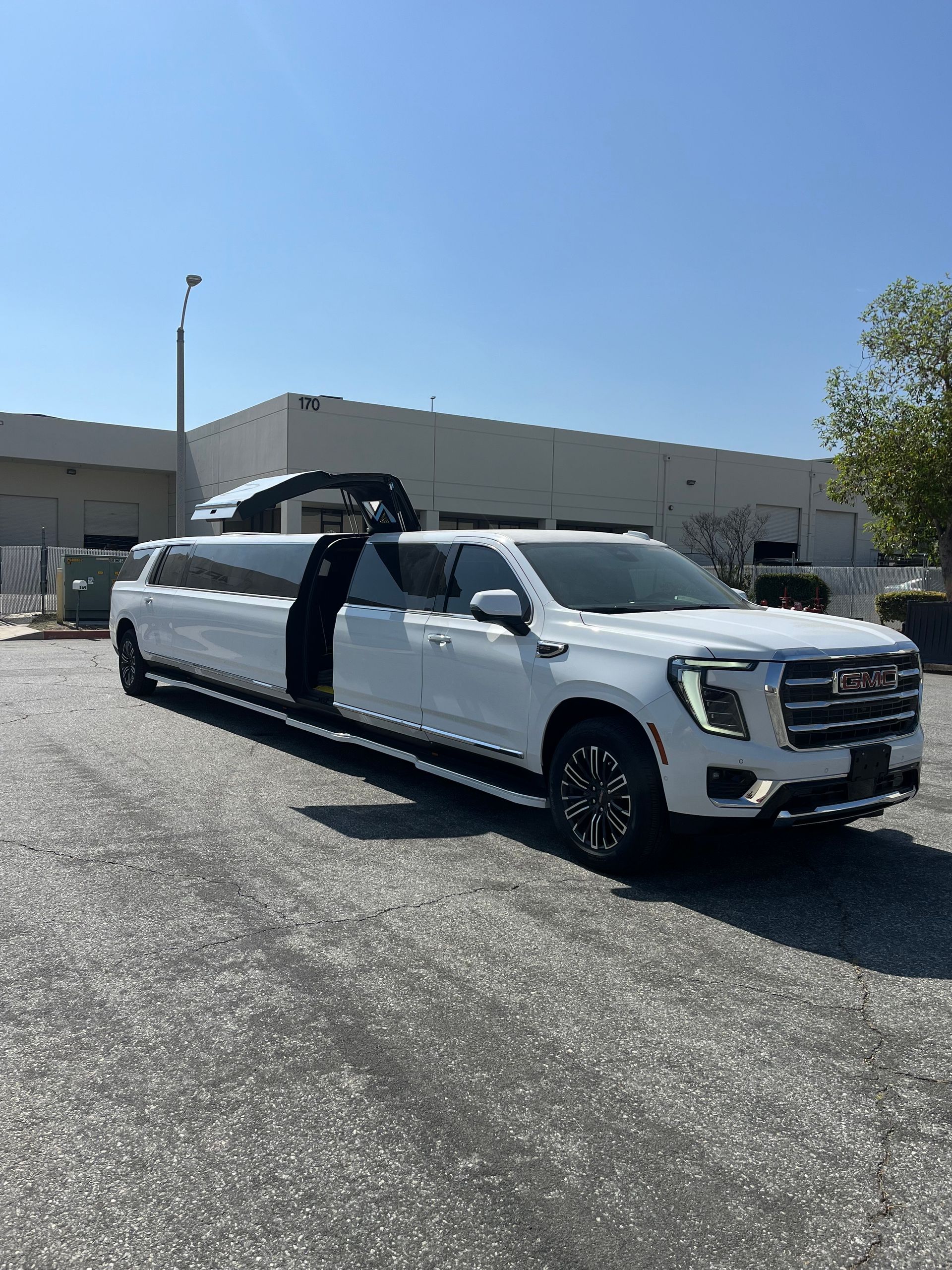 2025 GMC Yukon Stretch Limo - RPD Limo