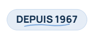Insigne bleu arrondi avec l'inscription « DEPUIS 1967 » en bleu foncé.