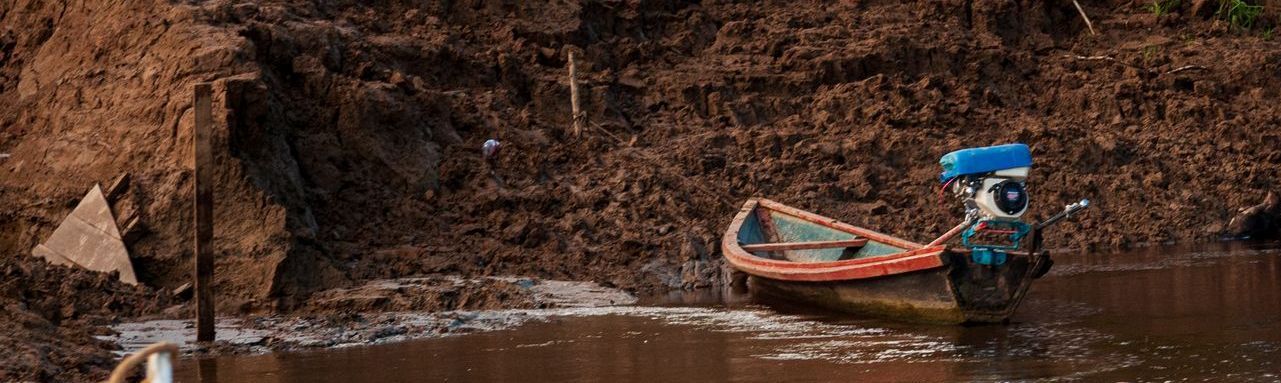 yauto  en el amazonas  cambiando motores 