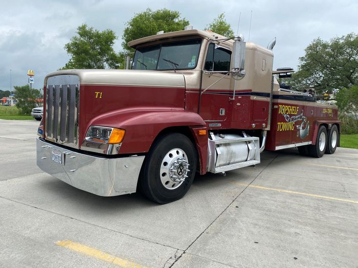 Topshelf Towing Truck