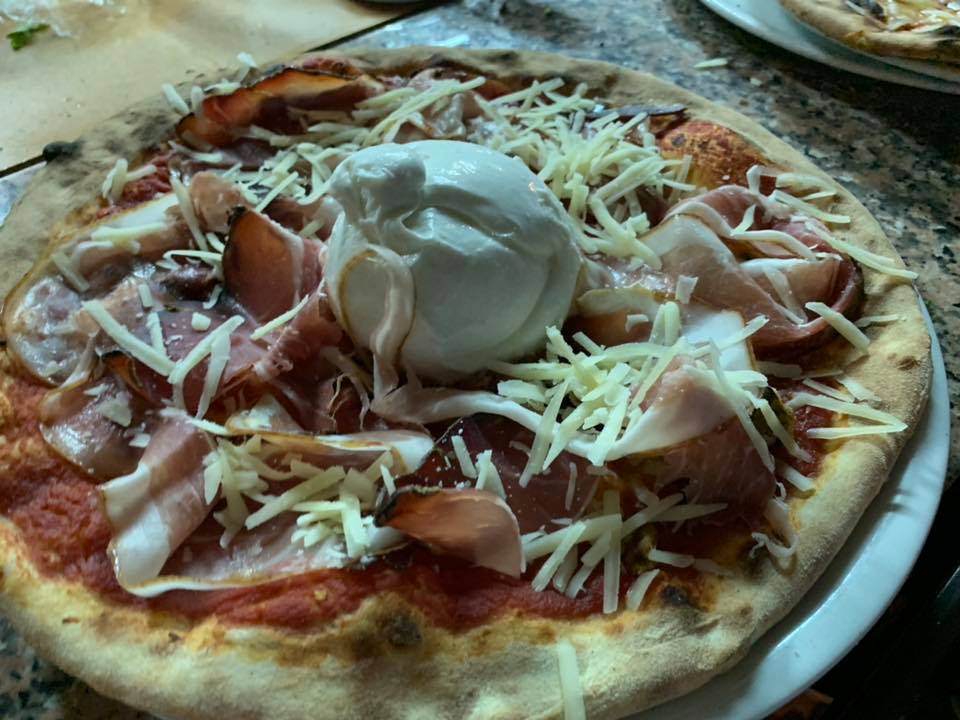 pizza con burrata
