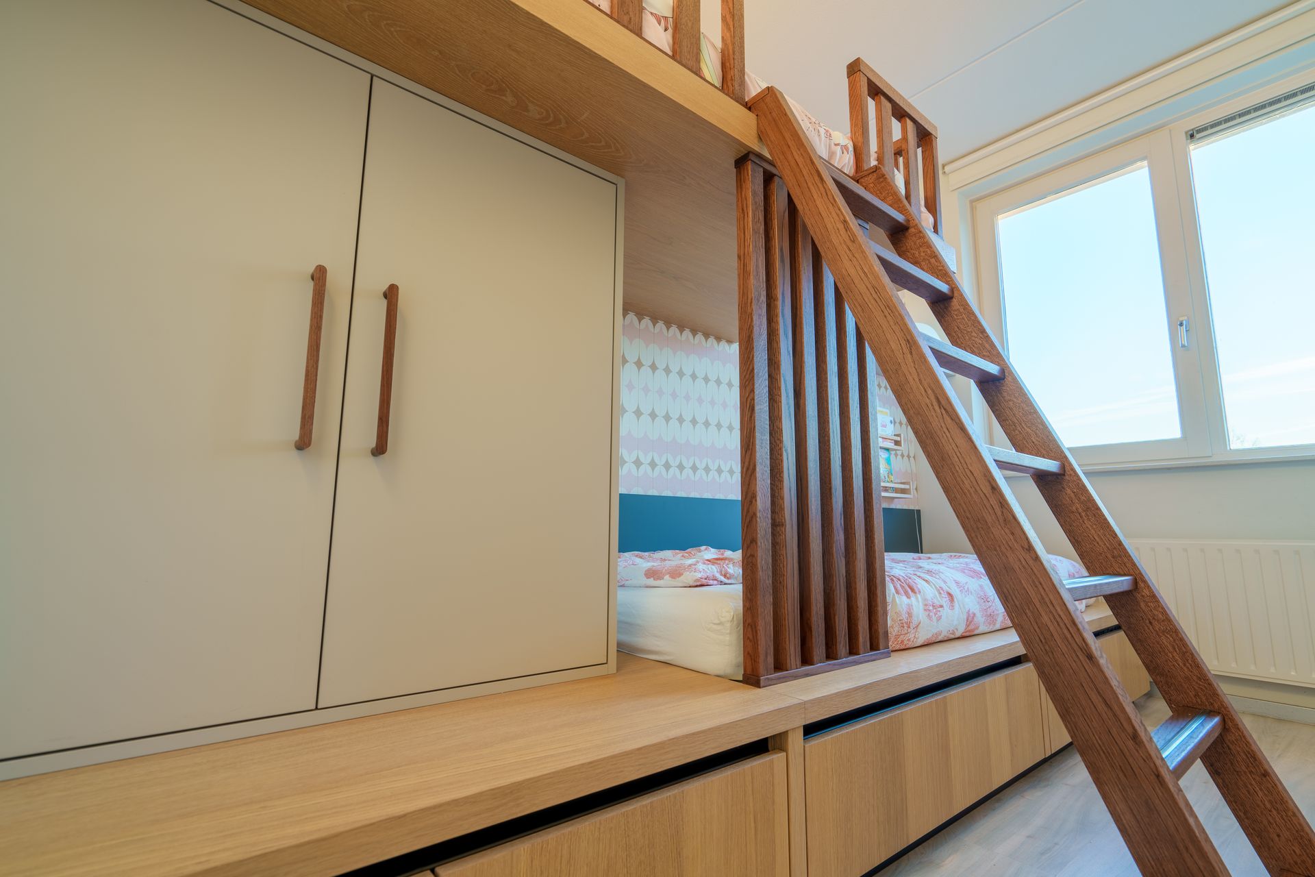stapelbed maatwerk modern design arpa fenix querkus eiken fineer massief rubio monocoat kledingkast vervest interieurbouw bergeijk eersel bladel heeze nuenen valkenswaard eindhoven tilburg shertogenbosch utrecht amsterdam den haag