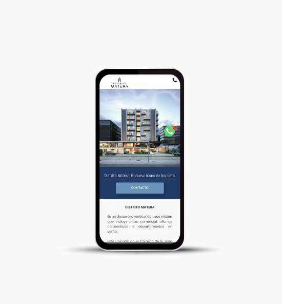 Smartphone mostrando una aplicación inmobiliaria con la foto de un edificio y botones de navegación azules.