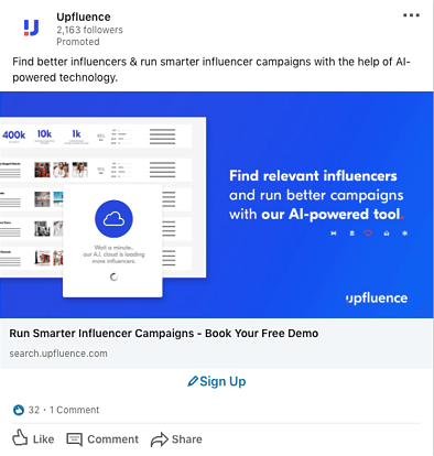 Publicación promocional de Upfluence con un banner publicitario azul para herramientas de campaña de influencers.