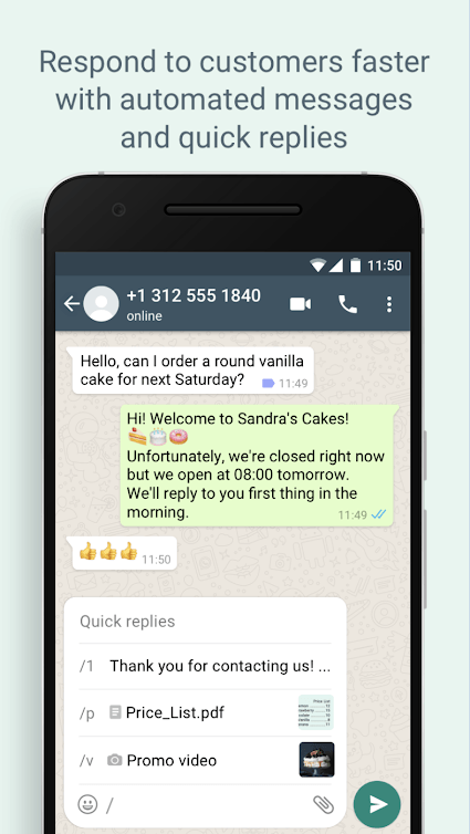 Pantalla de chat de smartphone que muestra respuestas rápidas automatizadas en una aplicación de mensajería que anuncia.