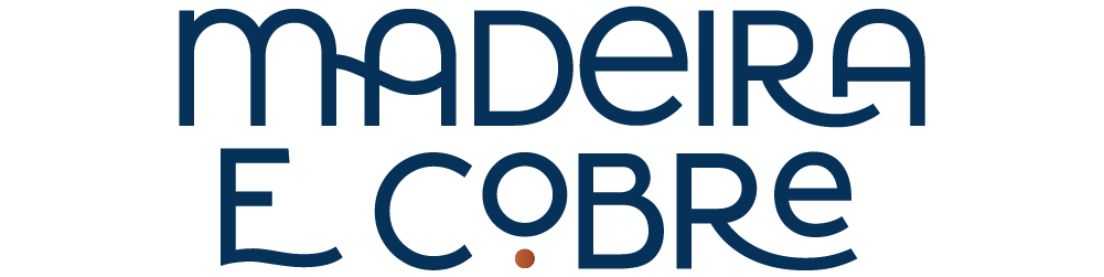 A blue and white logo for madeira e cobre