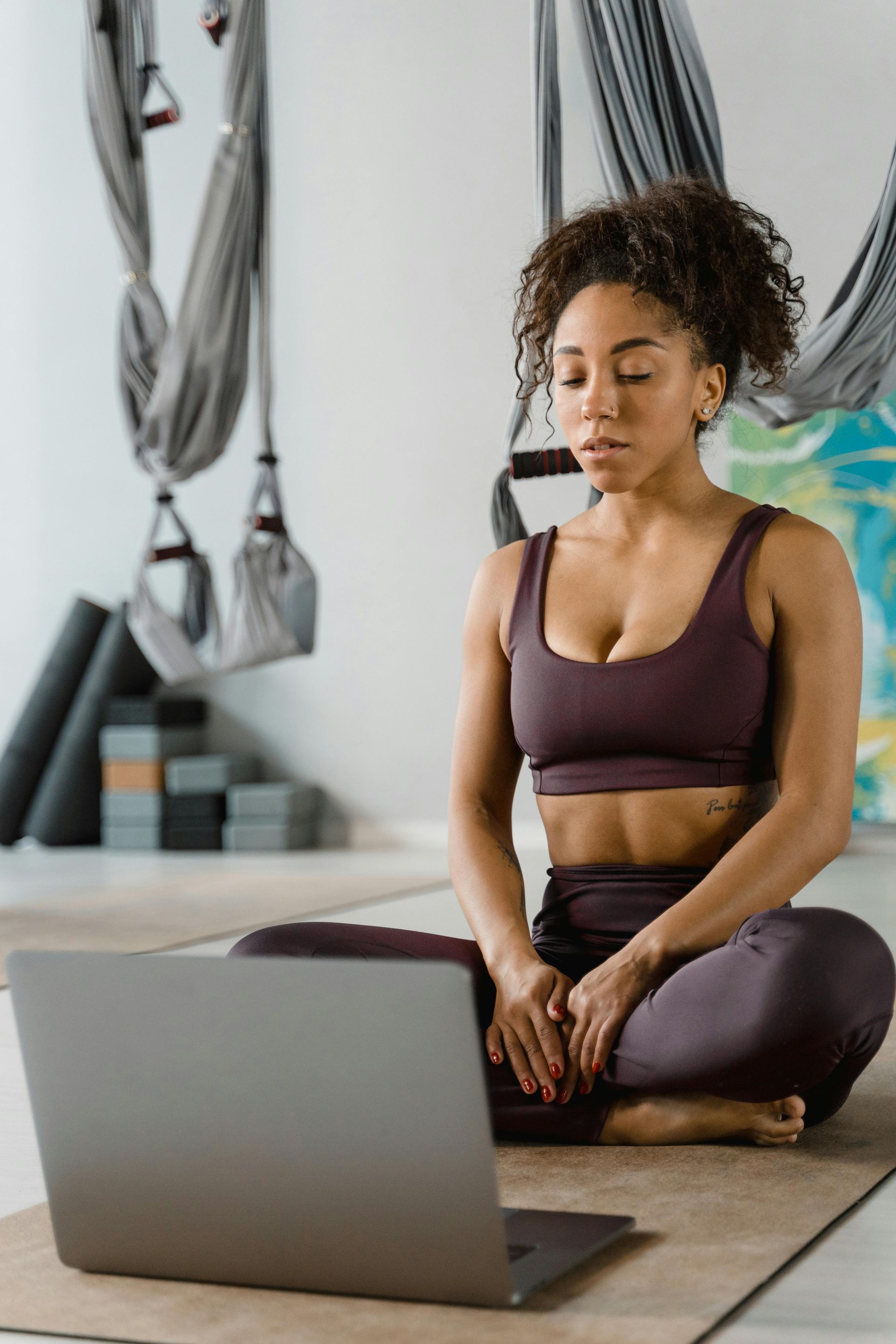 woman meditating virtual on zoom through corporate wellbeing wellness program