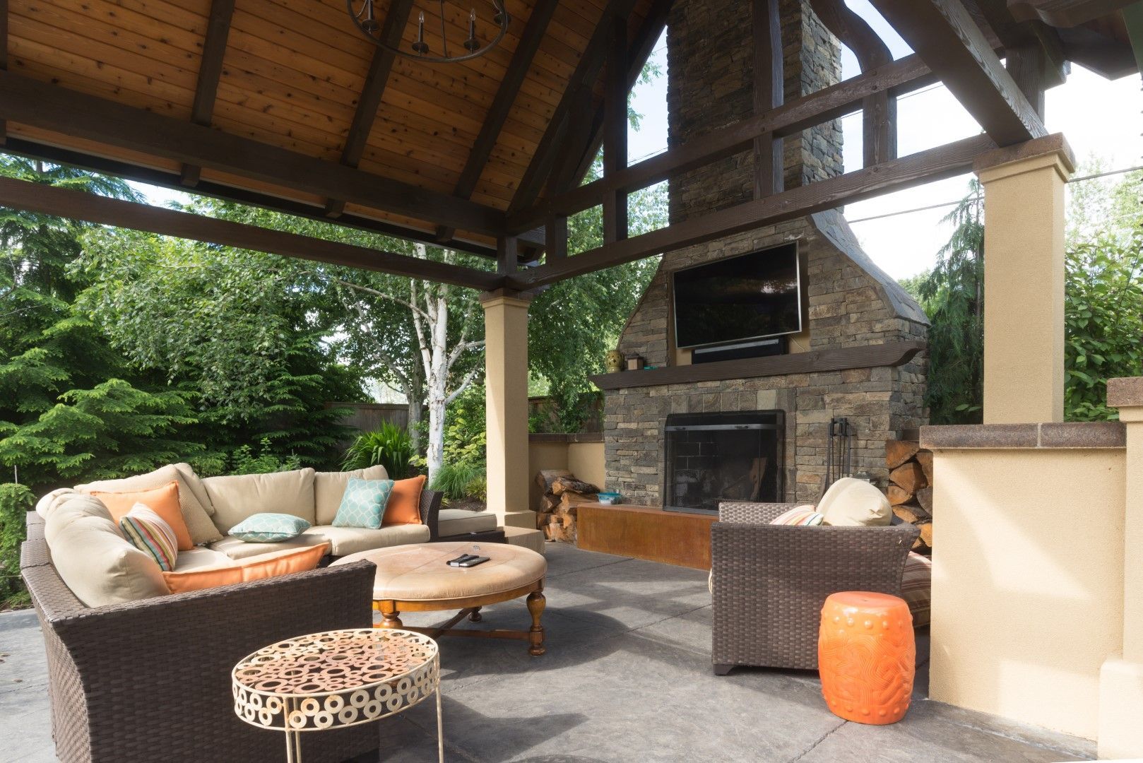Outdoor Fireplaces and Hardscape Masonry