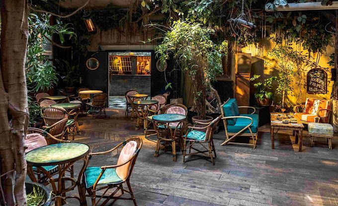 Bar associatif Le Comptoir Général : ambiance vintage et cocktails à République
