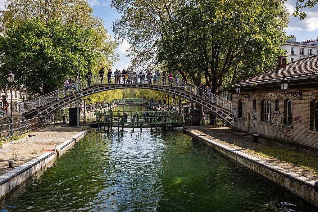 Canal Saint-Martin à République : pique-nique en famille et balades romantiques à Paris