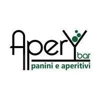 Logo per Apery Bar: testo nero con un bicchiere da martini e