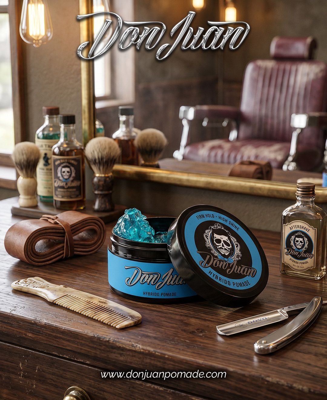 Set de aseo vintage con latas de pomada azul, brocha de afeitar, peine y espejo sobre un tocador de madera.