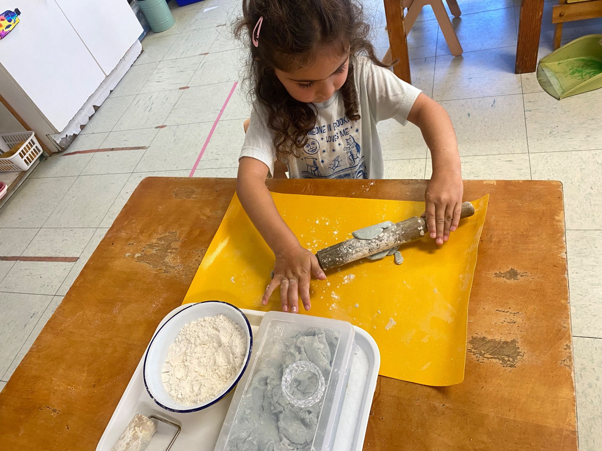 montessori child working with sensorial activity