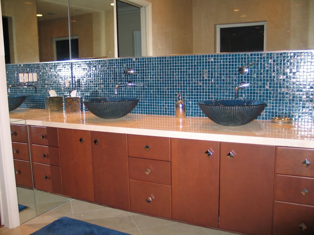 A bathroom with two sinks and a mirror
