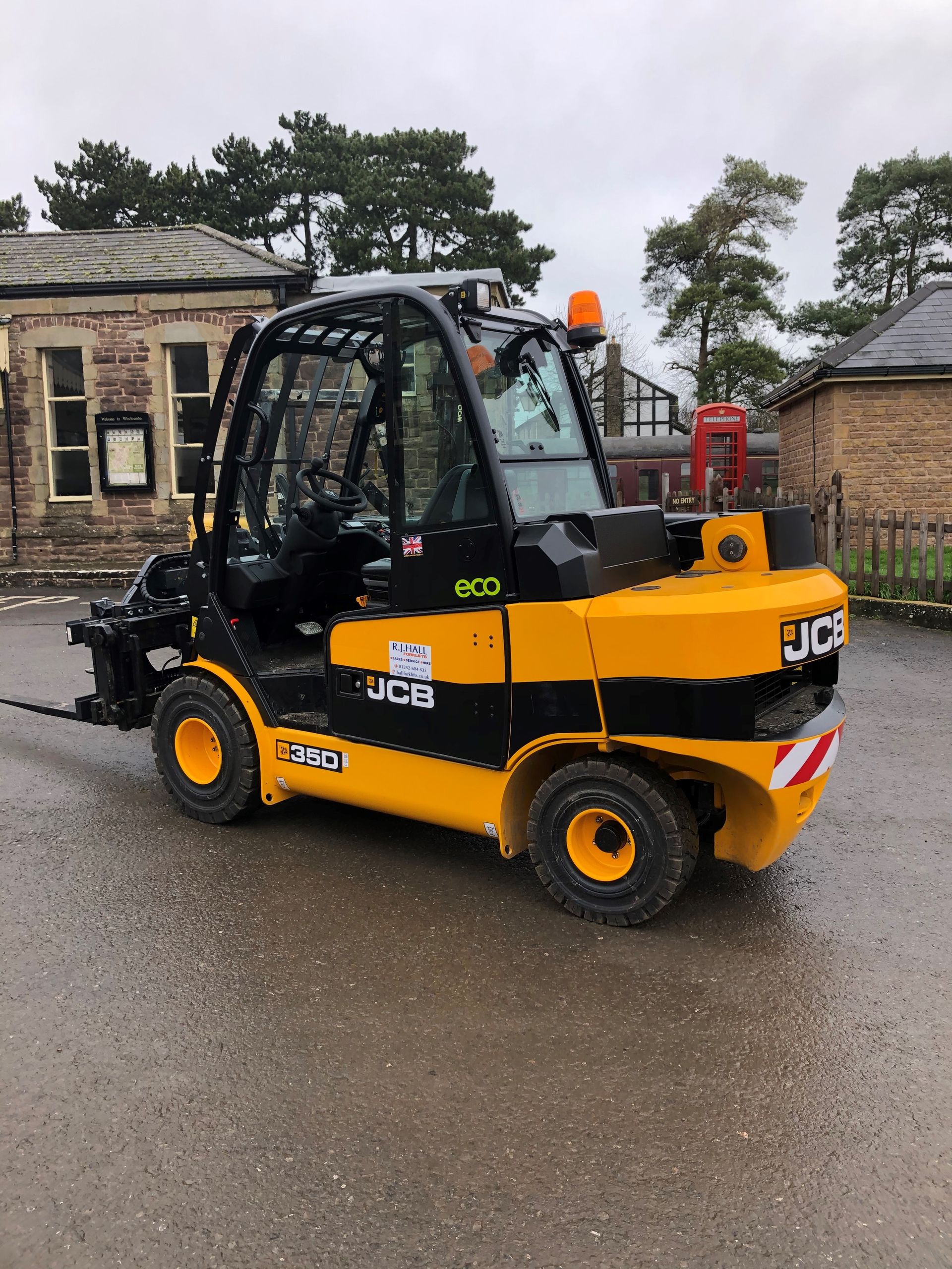 Yellow forklift truck for sale or hire from RJ Hall Forklifts Herefordshire