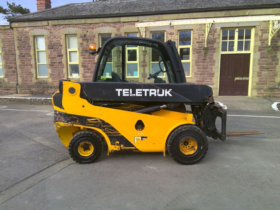 Yellow forklift truck for hire or sale from RJ Hall Forklifts Gloucestershire