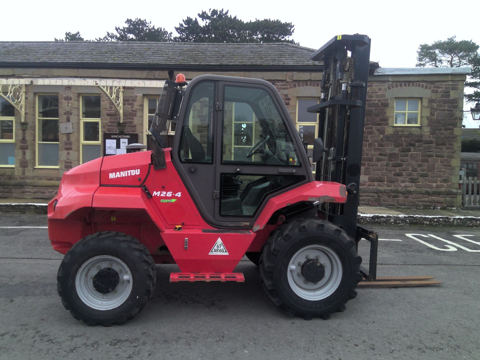 Manitou m26-4 masted forklift