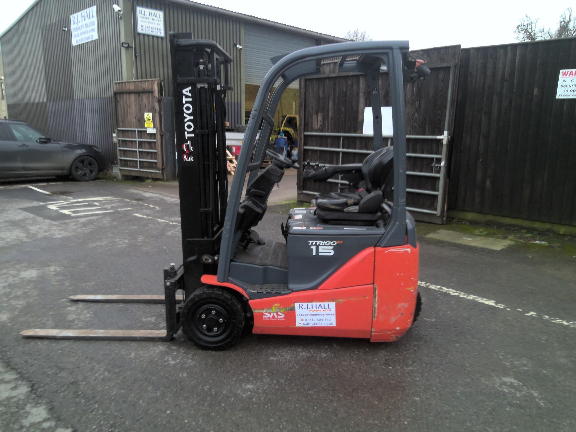 Toyota 8FBE15 3 wheel electric forklift