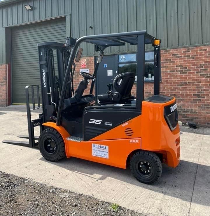 Parked forklift truck maintained to meet workplace safety regulations and LOLER inspection standards, ensuring compliance and audit readiness.