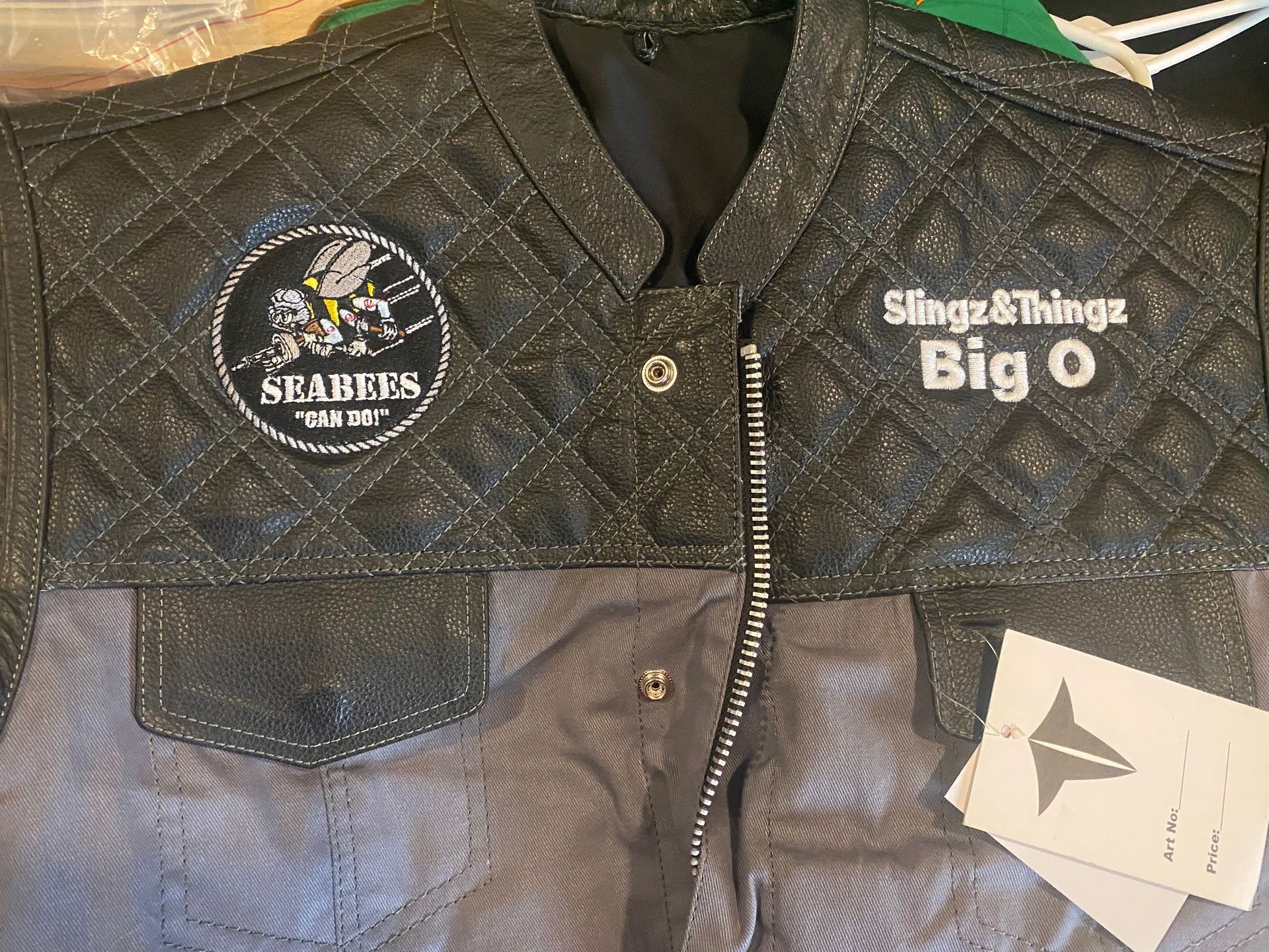 A jacket that says big o on it