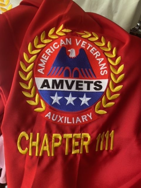 A red shirt that says american veterans amvets auxiliary chapter 111