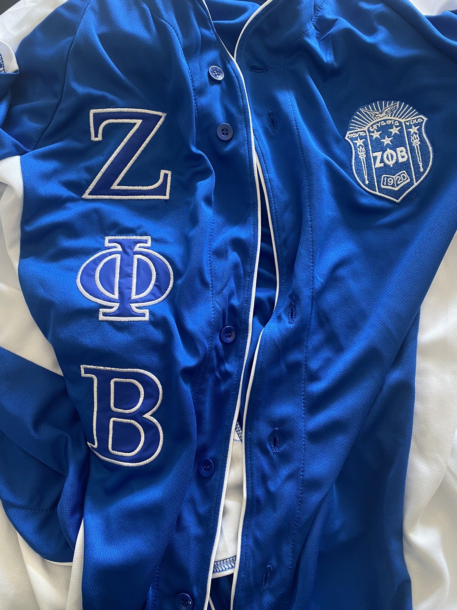 A blue jacket with the letter z and b on it