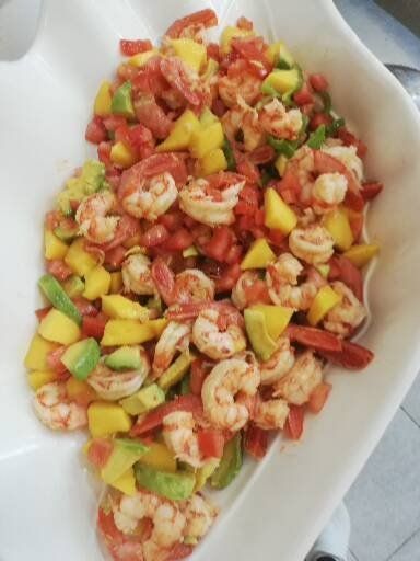 gamberetti con avocado e pomodorini