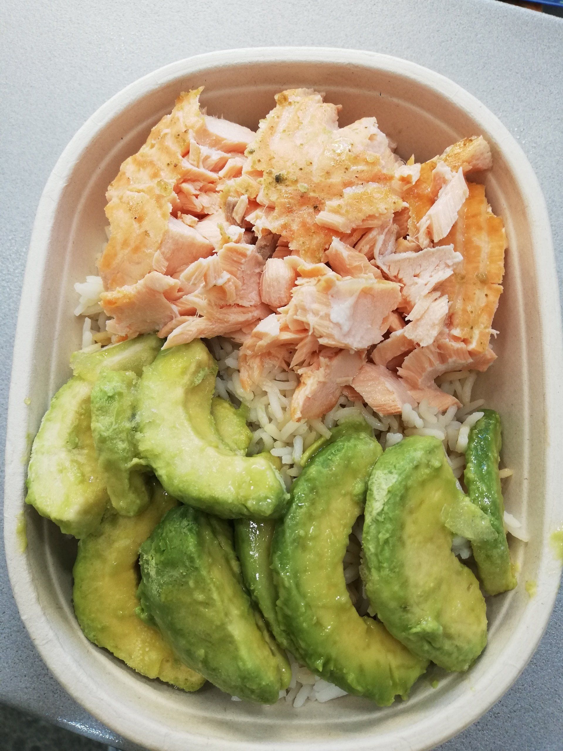 salmone con avocado