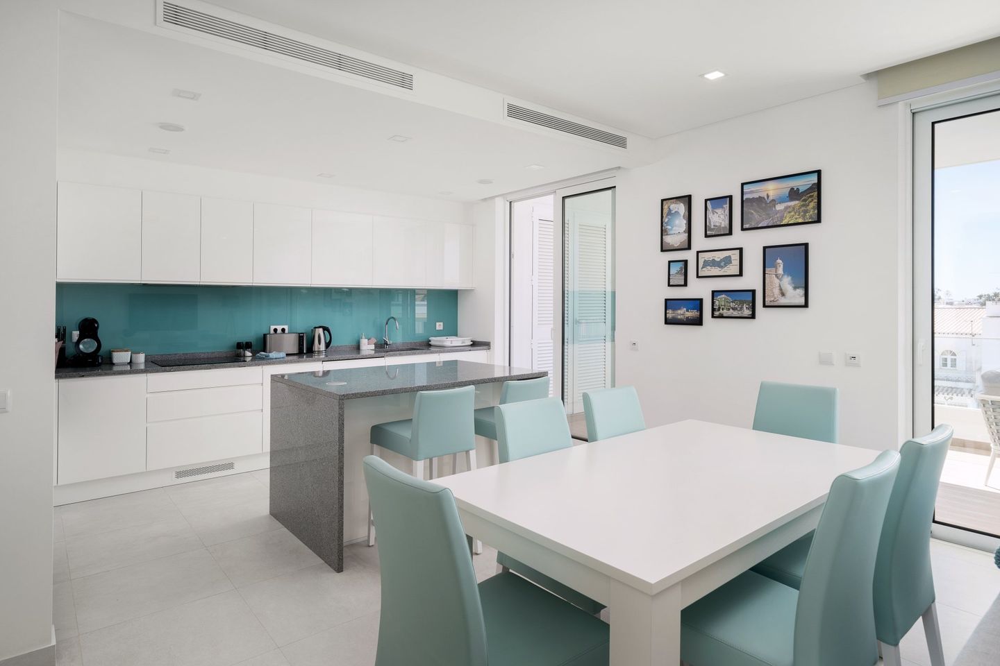 Âncora Apartment in Lagos - Dining area