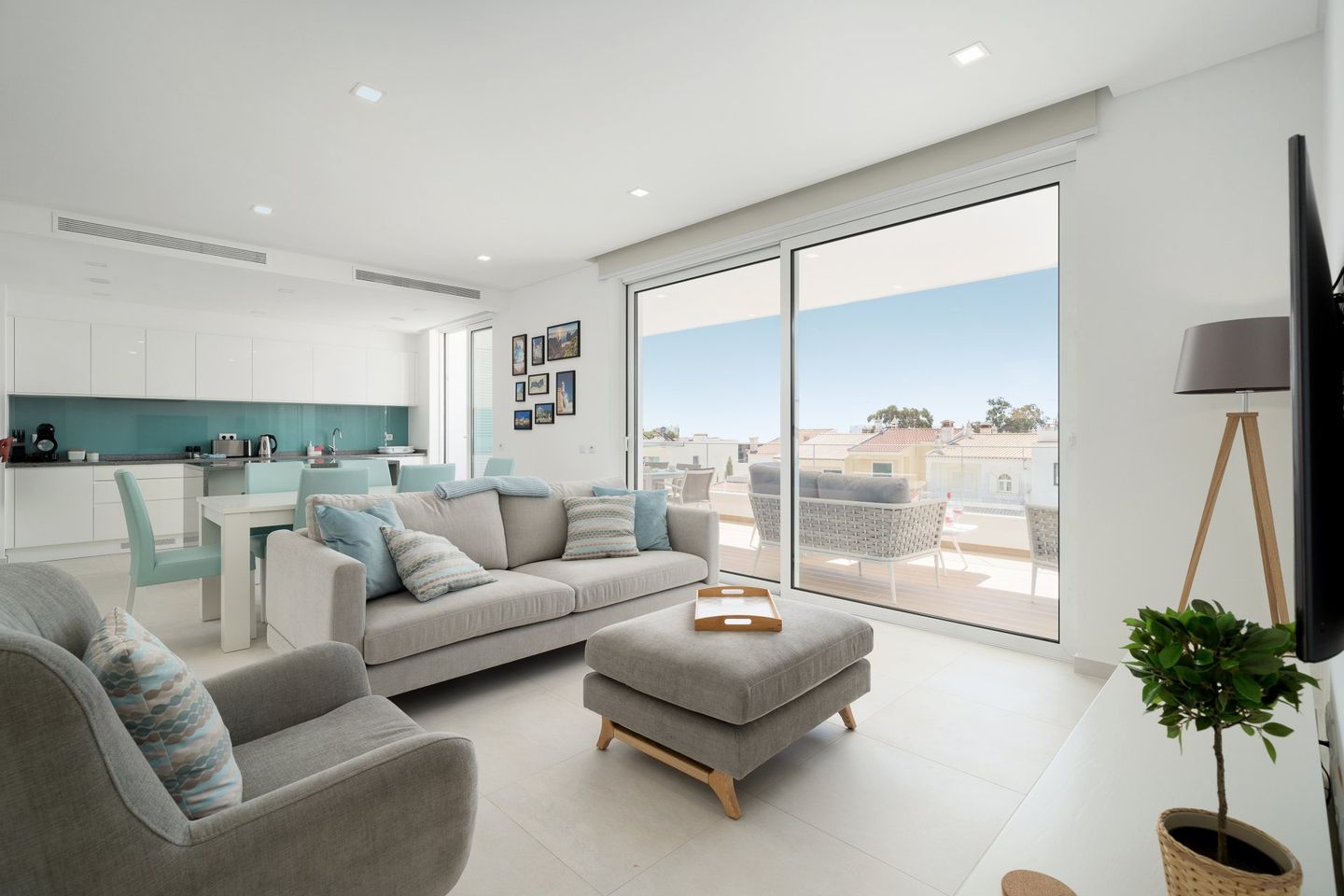 Âncora Apartment in Lagos - Living room/Kitchen