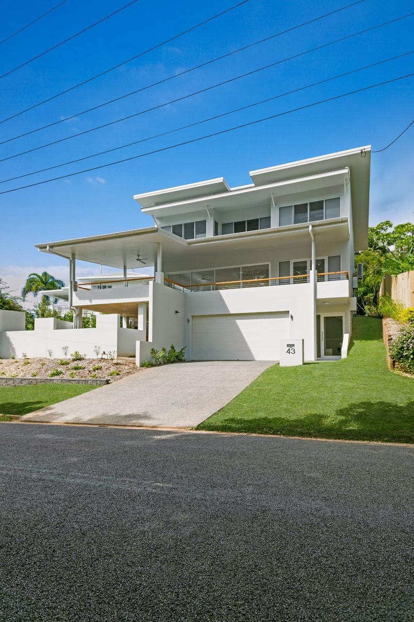 A Modern, White Multi-story House With a Wide Driveway — Ashlee Jones Homes in Gordonvale, QLD