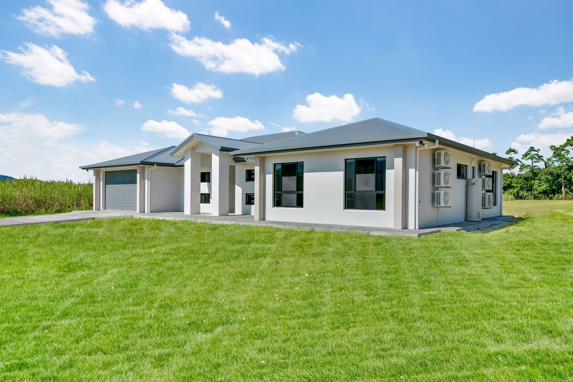 A Single-story, Light-colored Modern House With a Dark Roof — Ashlee Jones Homes in Gordonvale, QLD