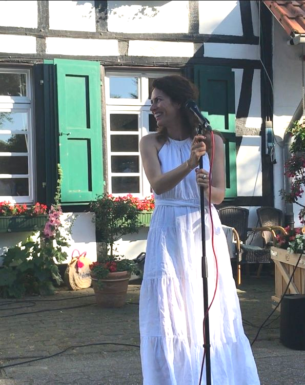 Hochzeits Sängerin Melanie Wissler vom Duo Gentle Jam in der Eventlocation Bauer Kammesheidt