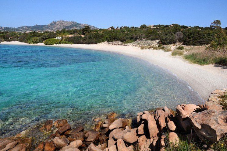 noleggio ombrelloni in spiaggia della Costa Smeralda