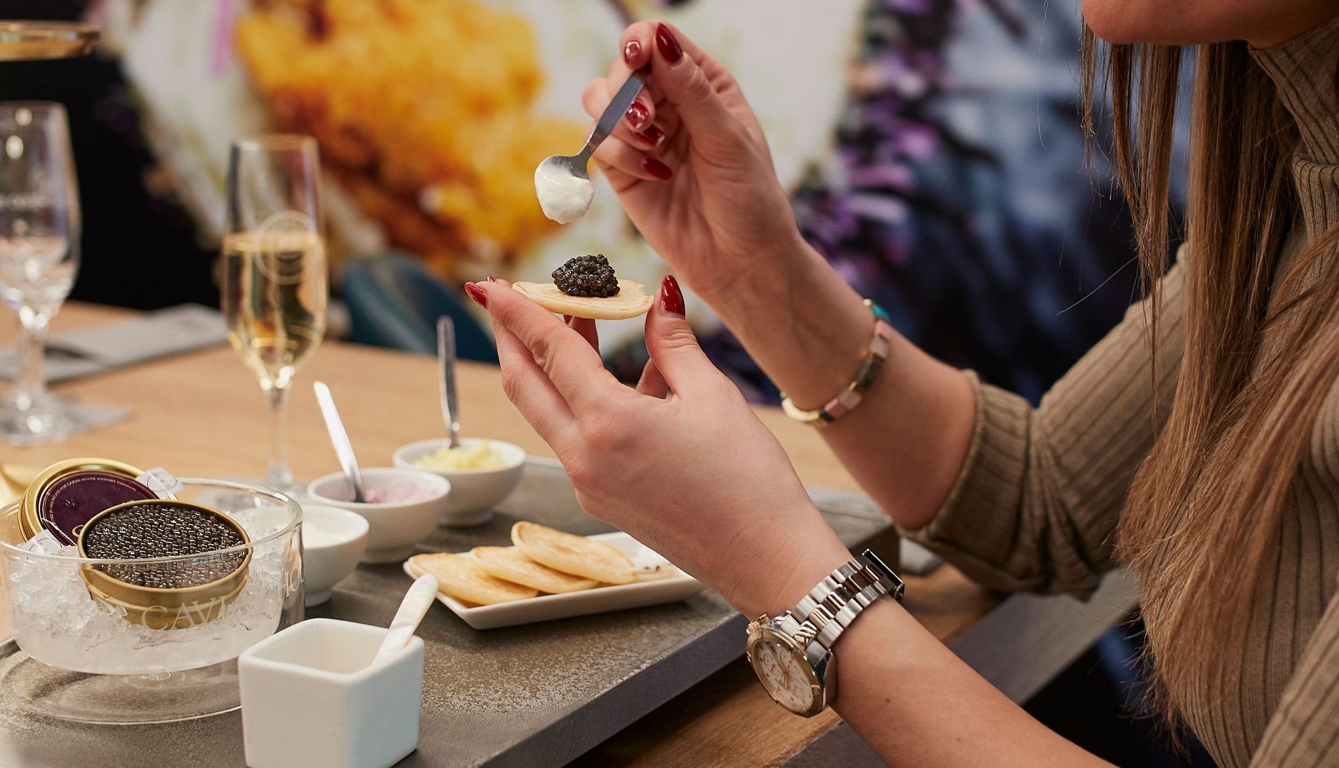 Dégustation Caviar House Genève Aéroport Caviar sur blinis 