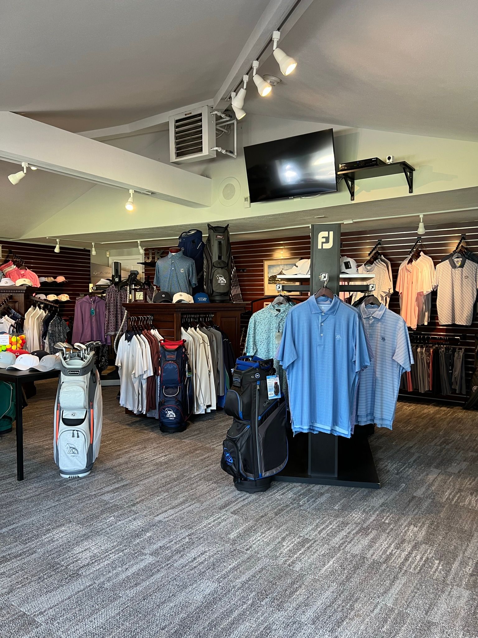 Mill River Country Club | Pro Shop