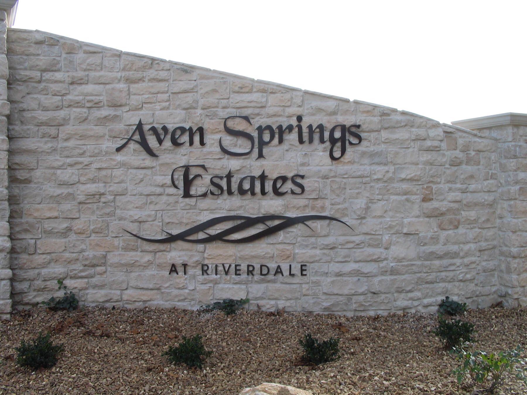 A sign for aven springs estates at riverdale