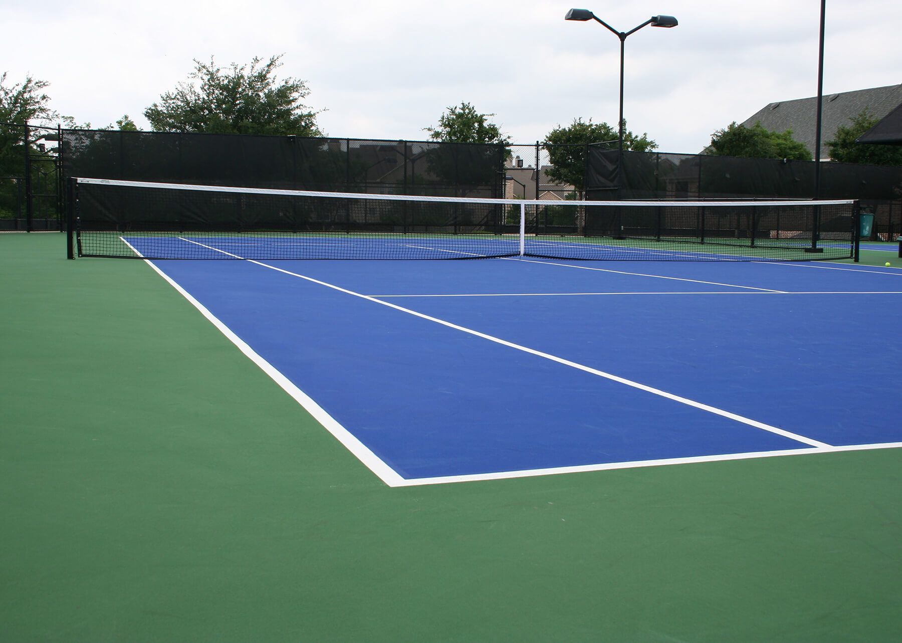 A tennis court with a net in the middle of it
