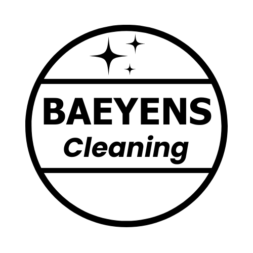 Het is een logo voor een schoonmaakbedrijf genaamd baeyens cleaning.