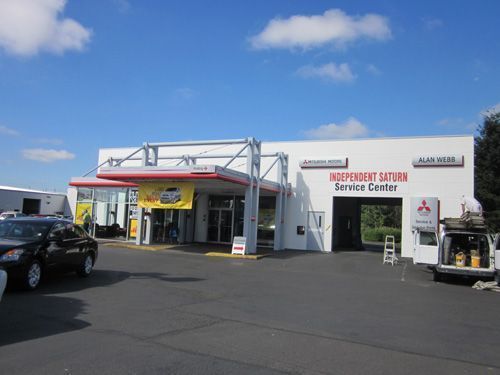 A car is parked in front of an independent gateway service center