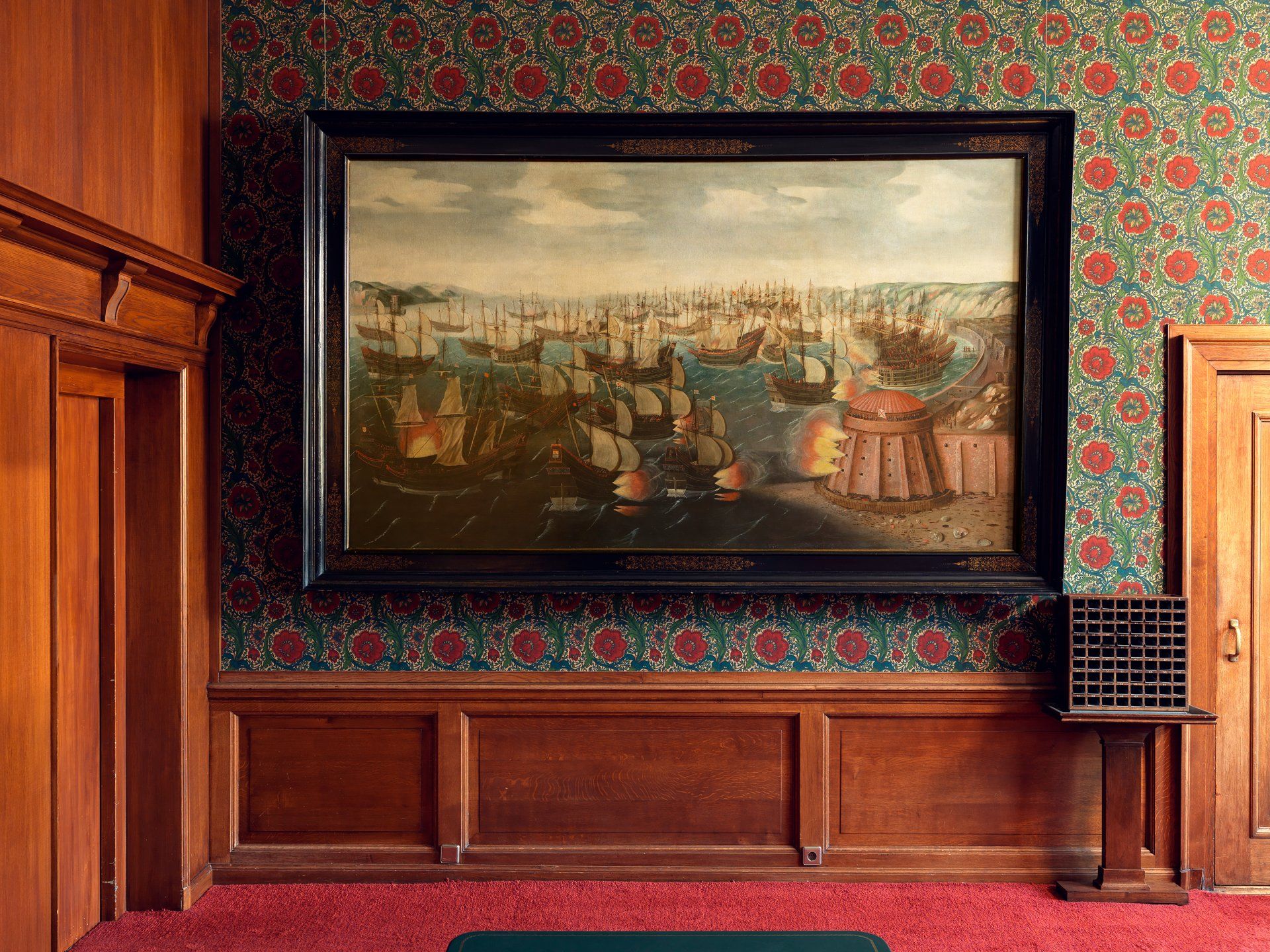 Dick Holthuis fotograaf van DVeM. Kunstwerk in de koffiekamer van de Eerste kamer op het Binnenhof.