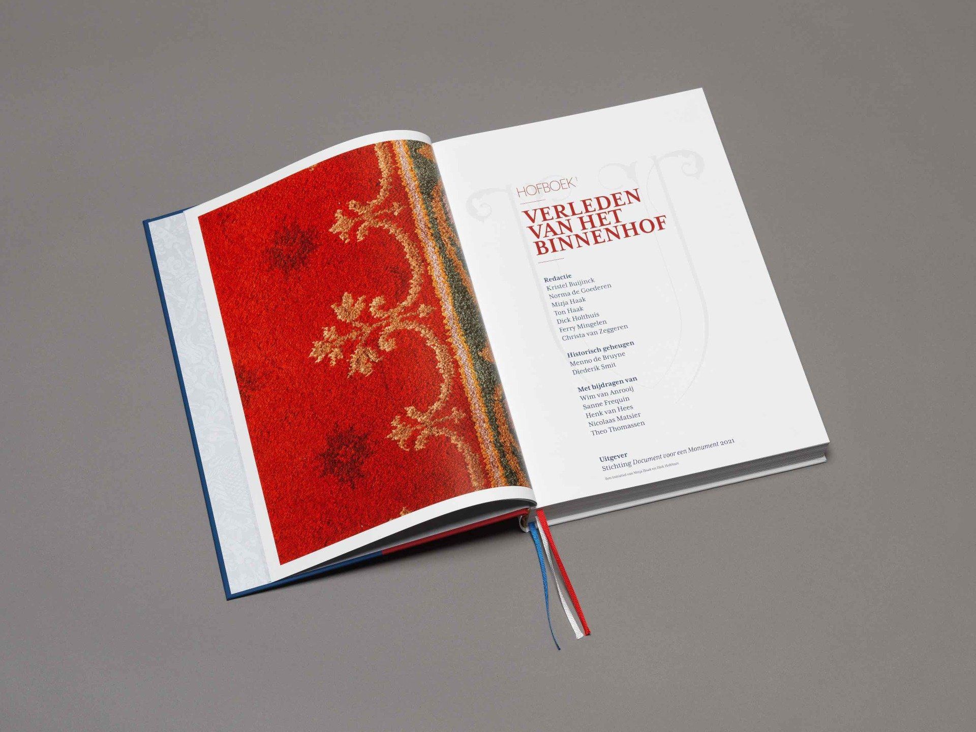 Dick Holthuis fotograaf en initiatiefnemer van Document voor een Monument.  Hofboek 1.