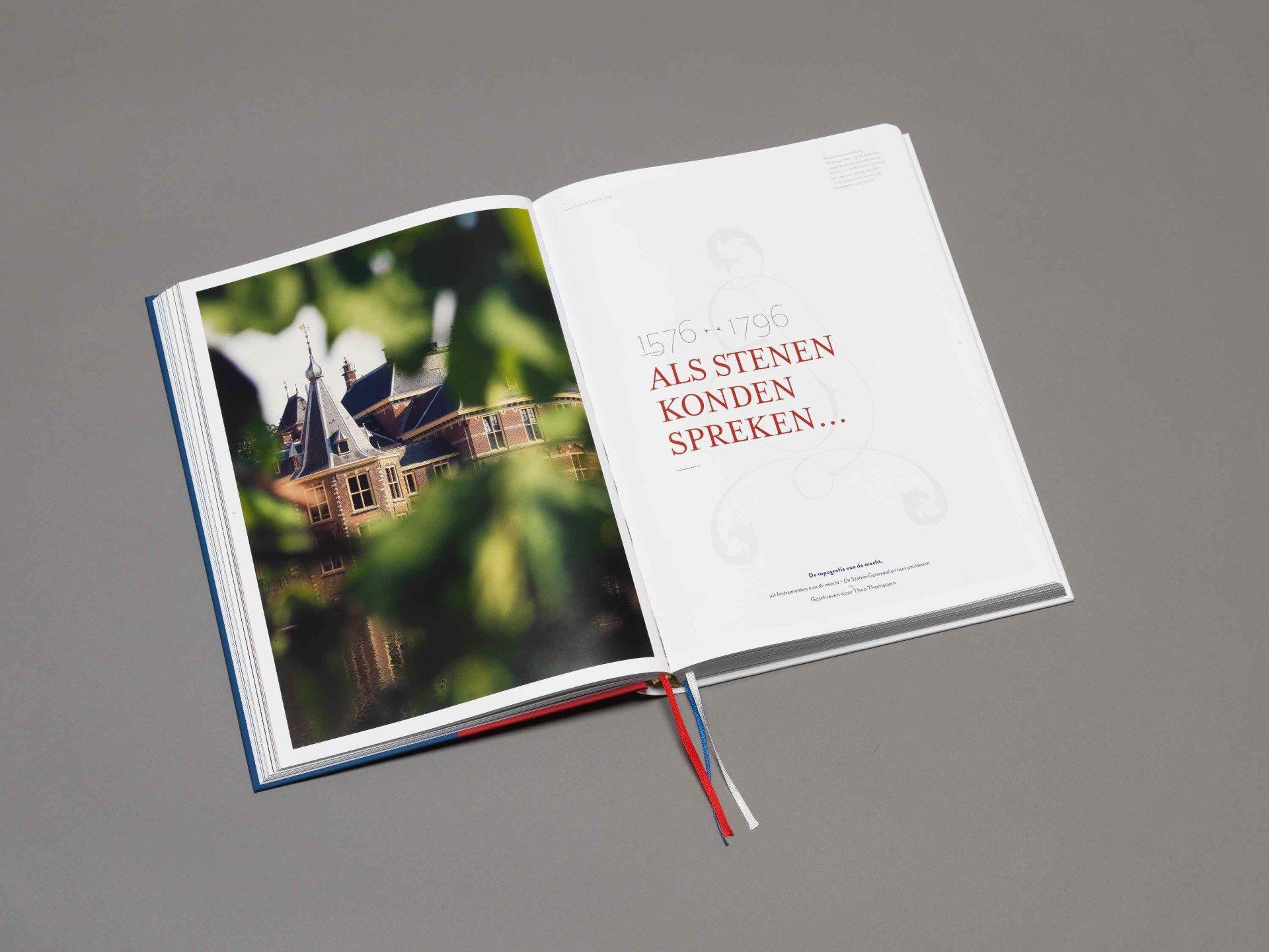 Dick Holthuis fotograaf en initiatiefnemer van Document voor een Monument.  Hofboek 1.