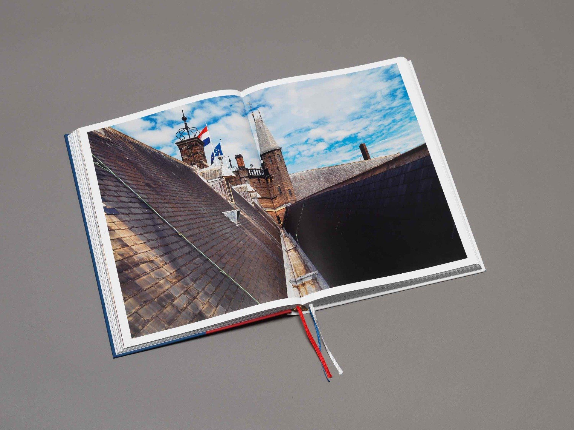 Dick Holthuis fotograaf en initiatiefnemer van Document voor een Monument.  Hofboek 1.